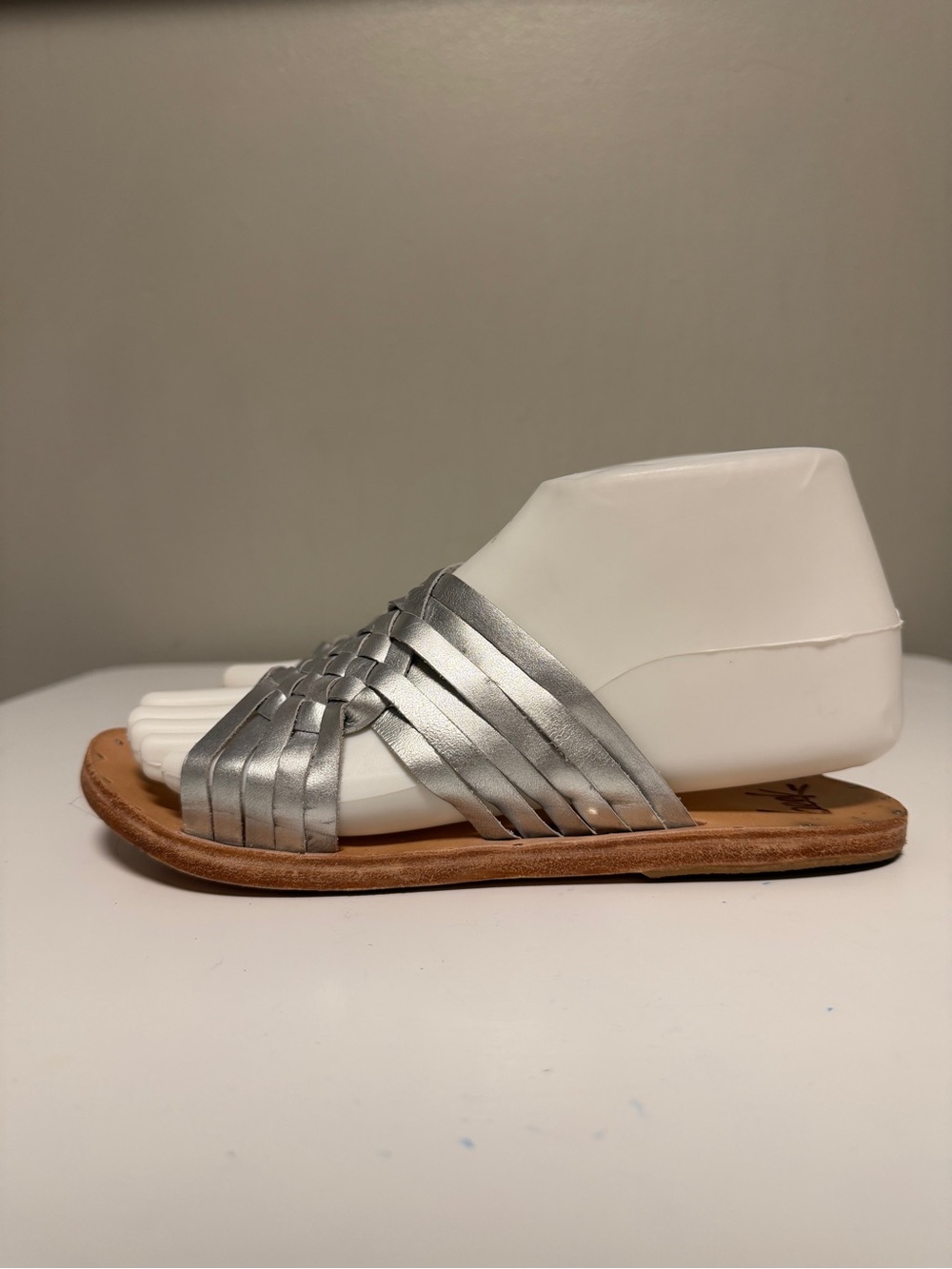 BEEK SWALLOW WOVEN LEATHER SLIDE Silver/Natural Women’s US 7